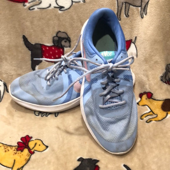 Girls Nikes - Picture 1 of 7